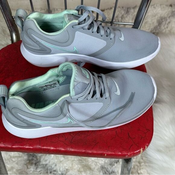 Nike Women's Gray Running Shoes - Picture 3 of 9